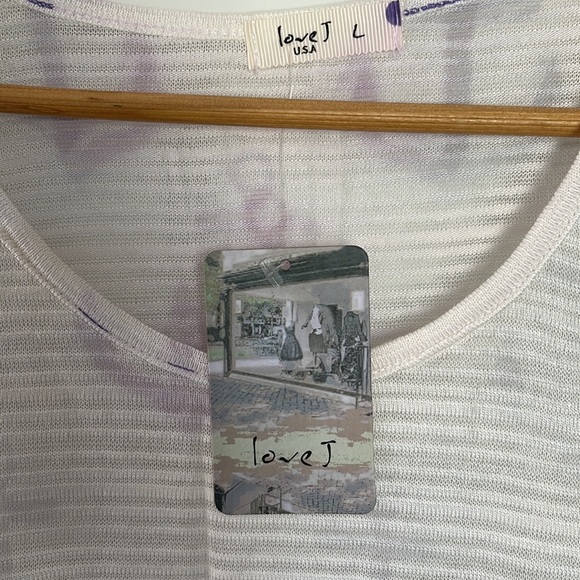 Cream Top With Lilac Arrow Designs - Picture 4 of 8